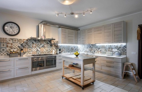 Ponzano Monferrato Casa | Estupenda casa de vacaciones privada para 14 personas con WIFI, A/C, piscina privada, TV y terraza