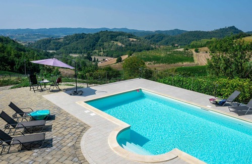 Ponzano Monferrato Casa | Estupenda casa de vacaciones privada para 14 personas con WIFI, A/C, piscina privada, TV y terraza