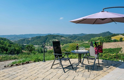 Ponzano Monferrato Casa | Estupenda casa de vacaciones privada para 14 personas con WIFI, A/C, piscina privada, TV y terraza