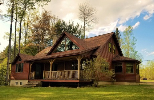 Sangerville Casa | Loon's Nest-Lakefront Home W / Yard, Fire-pit, canoa, kayak y, por supuesto, somormujos!