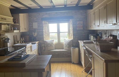 France Lynch Casa | Hermosa ubicación tranquila del pueblo con hermosas vistas del valle en AONB.