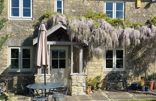 France Lynch Casa | Hermosa ubicación tranquila del pueblo con hermosas vistas del valle en AONB.