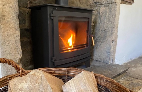 Froggatt Casa | Beautiful Peak District Cottage with Hot Tub