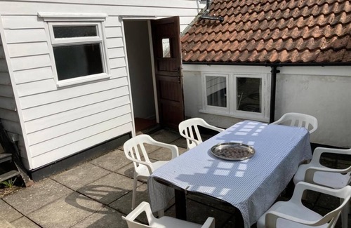 West Mersea Cabaña | Beautiful period fisherman's cottage