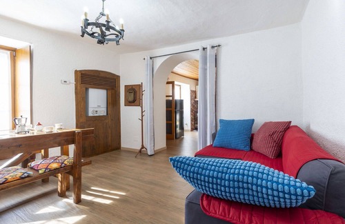 Villa di Tirano Casa | Preciosa casa de vacaciones privada para 7 personas con WIFI, A/C, TV, patio y mascotas permitida