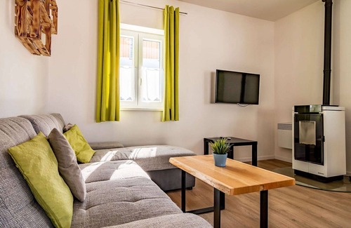 Lojzova Paseka Casa | Estupenda casa de vacaciones privada para 4 personas con TV, terraza y mascotas permitida