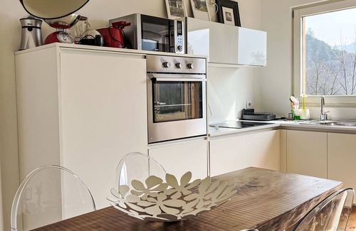Mezzolago Casa | Preciosa casa de vacaciones privada para 3 personas con WIFI, TV, patio y mascotas permitida