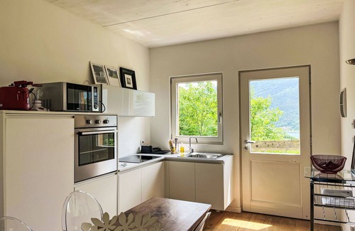 Mezzolago Casa | Preciosa casa de vacaciones privada para 3 personas con WIFI, TV, patio y mascotas permitida
