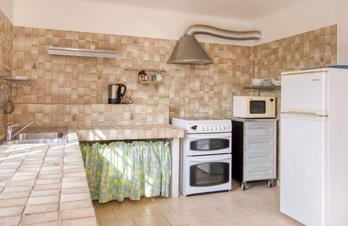 Chateaudouble Casa | Estupenda casa de vacaciones privada para 6 personas con piscina privada, TV y patio