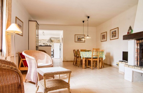 Chateaudouble Casa | Estupenda casa de vacaciones privada para 6 personas con piscina privada, TV y patio