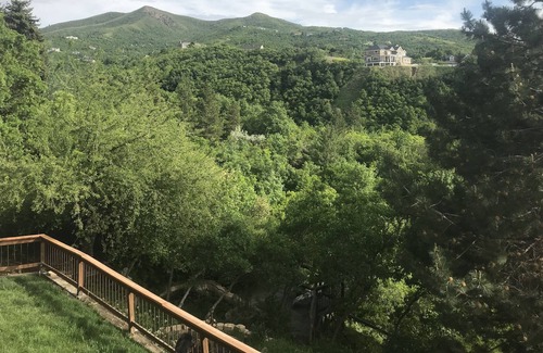 Bountiful Casa | Beautiful, Private 3 Bedroom/3 Bath on Canyon