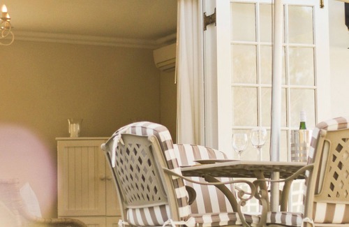 Somerset West Cabaña | Hermosa casa privada con increíbles vistas a la montaña y una gran ubicación