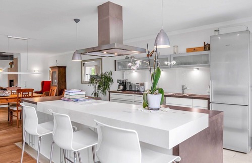 Drochtersen Casa | Preciosa casa de vacaciones privada para 10 personas con internet, TV, terraza y mascotas permitida