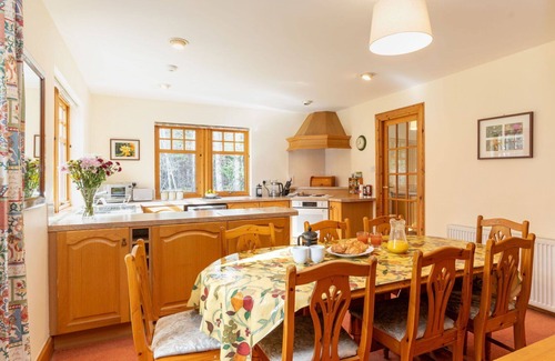 Nethy Bridge Villa | Maravillosa casa de vacaciones privada para 8 personas con WIFI, TV y patio