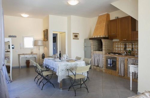 Marina Velca Villa | Casa de vacaciones privada con A/C, WIFI, piscina privada, TV, patio, cerca de Civitavecchia
