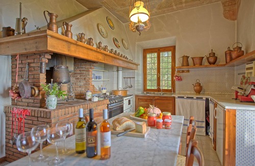 Montecatini Val di Cecina Villa | Casa de vacaciones privada con piscina privada, WIFI, TV, mascotas permitida, vista panorámica
