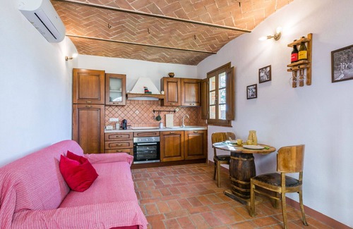 Montescudaio Casa | Estupenda casa de vacaciones privada para 3 personas con WIFI, A/C, patio y vista panorámica