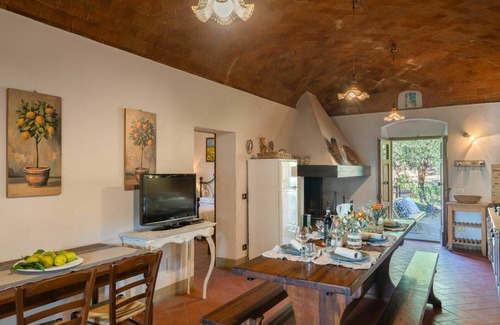 Montevarchi Villa | Maravillosa casa de vacaciones privada con WIFI, piscina privada, TV, balcón, vista panorámica