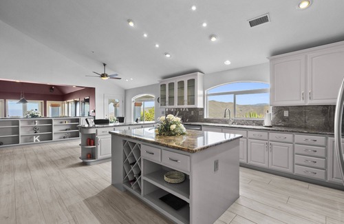 Santa Clarita Casa | Beautiful private mountain estate on 10 acres