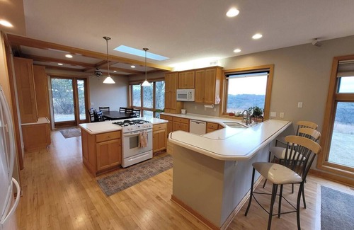 Rochester Casa | Beautiful, Private, Nature & Hot tub! 4 miles to Mayo