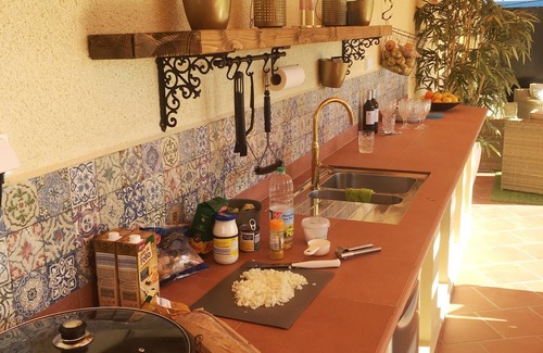 Torrevieja Villa | Hermosa villa con piscina privada cerca de la playa y la ciudad