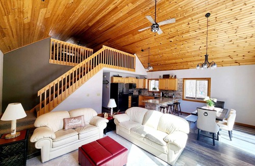 Tainter Lake Chalet De Esquí | Beautiful private Tainter Lake Retreat in Western WI. Sleeps 10