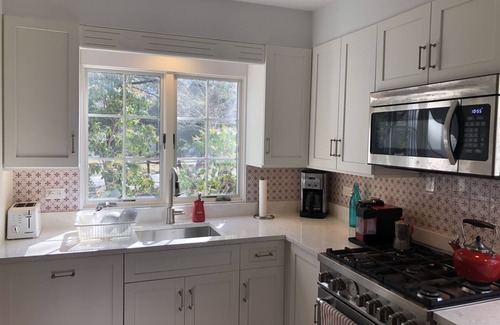 Springs Cabaña | Beautiful, private 4-bedroom house near beaches, EH village