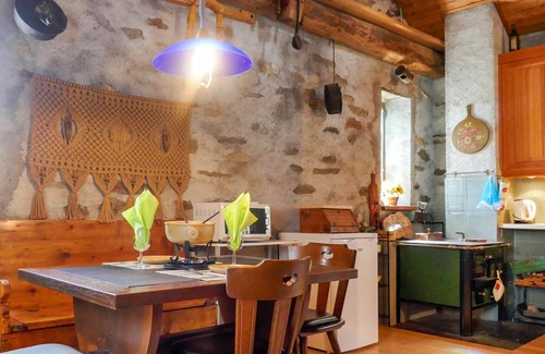 Acquarossa Casa | Maravillosa casa de vacaciones privada para 2 personas con TV, terraza y vista panorámica