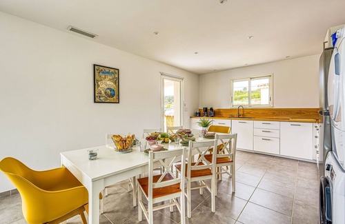 Goudargues Casa | Preciosa casa de vacaciones privada con A/C, piscina privada, WIFI, TV, terraza y vista panorámica