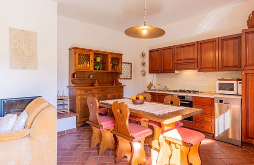 Trezzone Casa | Maravillosa casa de vacaciones privada para 4 personas con WIFI, TV y patio