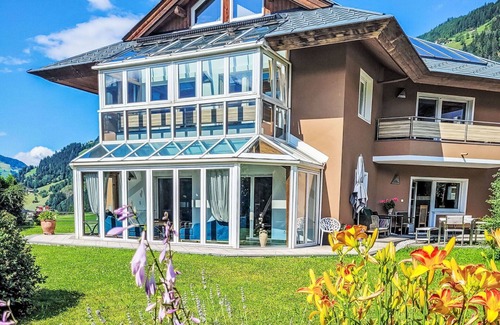 Eckartau Villa | Estupenda casa de vacaciones privada para 12 personas con WIFI, TV y patio