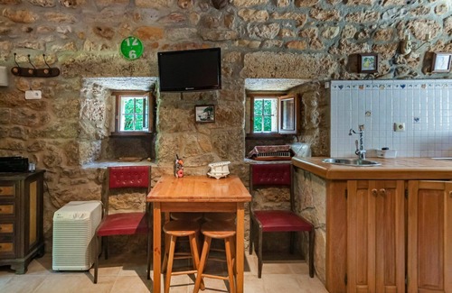 Herrerias Casa | Estupenda casa de vacaciones privada para 2 personas con TV, terraza y aparcamiento