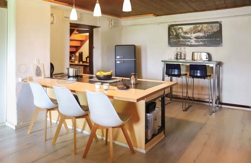 Caux Casa | Preciosa casa de vacaciones privada con WIFI, TV, terraza, mascotas permitida y vista panorámica