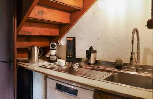 Caux Casa | Preciosa casa de vacaciones privada con WIFI, TV, terraza, mascotas permitida y vista panorámica