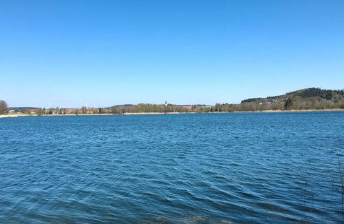 Wilhelmsdorf Casa | Estupenda casa de vacaciones privada con WIFI, TV, patio, mascotas permitida y aparcamiento