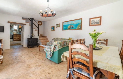 Cala Llombards Casa | Preciosa casa de vacaciones privada para 6 personas con TV, balcón y mascotas permitida