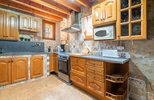 Cala Llombards Casa | Preciosa casa de vacaciones privada para 6 personas con TV, balcón y mascotas permitida