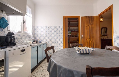 Montauriol Casa | Estupenda casa de vacaciones privada para 7 personas con TV y terraza