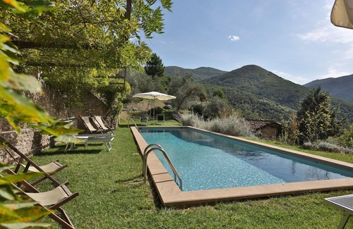 Vorno Villa | Maravillosa casa de vacaciones privada con piscina privada, WIFI, A/C, TV, terraza, cerca de Lucca