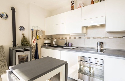 Caprezzo Casa | Beautiful private villa for 6 guests with WIFI, TV and patio