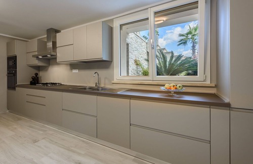 Querceta Villa | Maravillosa casa de vacaciones privada con A/C, piscina privada, WIFI y TV, cerca de Forte Dei Marmi