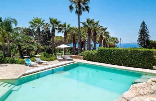 Plemmirio Villa | Maravillosa casa de vacaciones privada para 10 personas con piscina privada, A/C, WIFI, TV y terraza