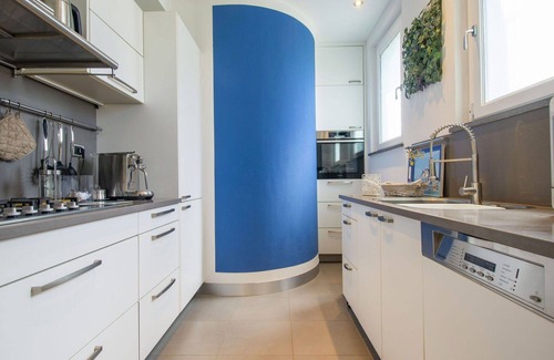 Tirrenia Villa | Maravillosa casa de vacaciones privada con jacuzzi, A/C, WIFI, TV, terraza, mascotas permitida