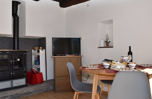Gudo Casa | Preciosa casa de vacaciones privada para 2 personas con WIFI, TV, patio y mascotas permitida