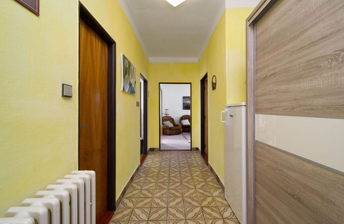 Neurazy Casa | Casa de vacaciones privada con jacuzzi, WIFI, piscina privada, TV, terraza, mascotas permitida