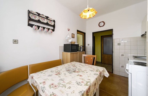 Neurazy Casa | Casa de vacaciones privada con jacuzzi, WIFI, piscina privada, TV, terraza, mascotas permitida