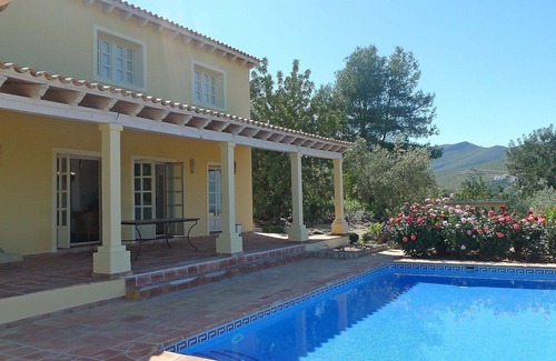 Adsubia Casa | Estupenda casa de vacaciones privada con piscina privada, WIFI, A/C, TV, terraza y vista panorámica