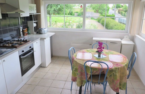 Lascaux Villa | Preciosa casa de vacaciones privada con TV, terraza, mascotas permitida y vista panorámica