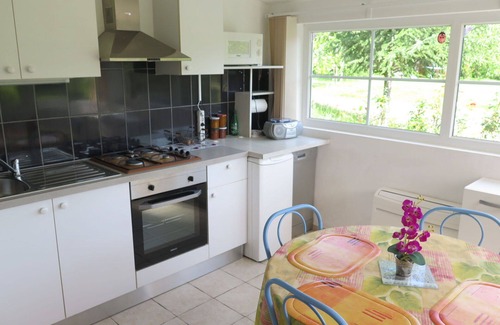 Lascaux Villa | Preciosa casa de vacaciones privada con TV, terraza, mascotas permitida y vista panorámica