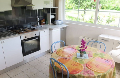 Lascaux Villa | Preciosa casa de vacaciones privada con TV, terraza, mascotas permitida y vista panorámica